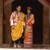 Acclamés, le roi Jigme Khesar du Bhoutan et la reine Jetsun ont vécu dimanche 16 octobre 2011, l'apothéose des célébrations de leur mariage au stade de Thimpu, après la cérémonie du 13 octobre à Punakha.