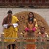 Le 15 octobre 2011, au surlendemain de leur mariage, le roi Jigme et la reine Jetsun ont honoré l'armée du Bhoutan, à Thimpu.