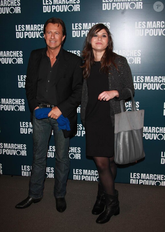 Vincent Perrot bien accompagné à la projection du film de George Clooney Les Marches du pouvoir, à Paris. 18 octobre 2011