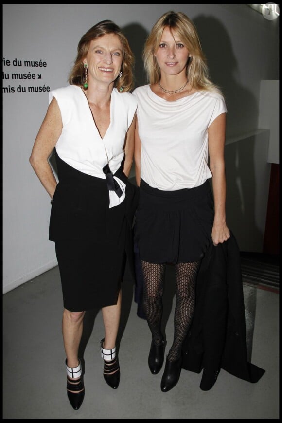 Sarah Lavoine et la galériste Emmanuelle de Noirmont au dîner des Amis du Musée d'Art Moderne de la Ville de Paris, le mardi 18 octobre 2011.
