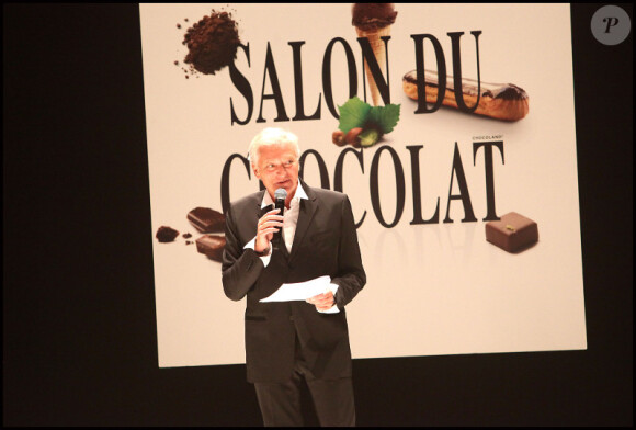 Laurent Boyer a présenté le défilé à l'occasion de l'ouverture du salon du chocolat le 19 octobre 2011