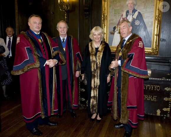 Le 19 octobre 2011, Camilla Parker Bowles a été faite Membre honoraire de la Guilde des menuisiers, au Apothecaries' Hall, à Londres.