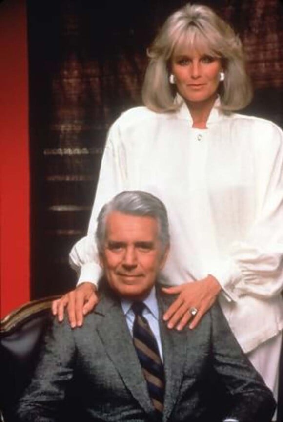 Linda Evans et John Forsythe dans la série Dynastie en 1981.