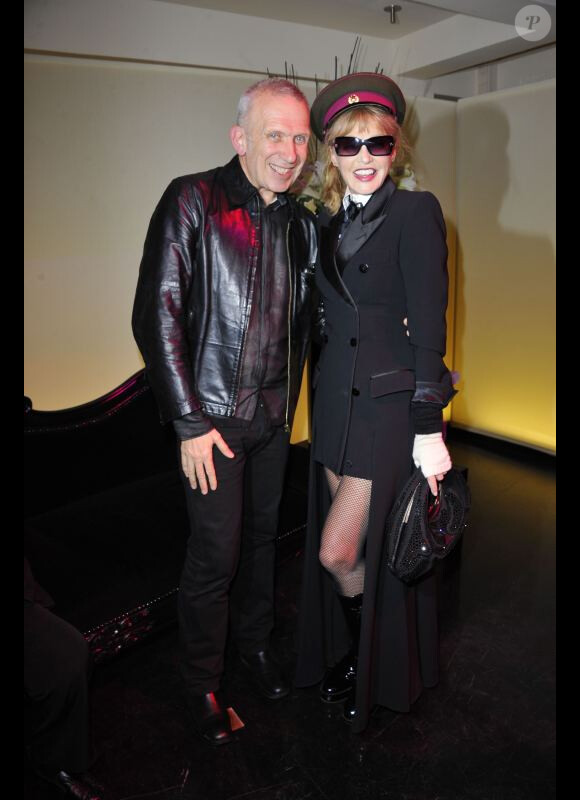 Jean-Paul Gaultier et sa grande amie Arielle Dombasle célèbrent le lancement du livre  : La Planète mode de Jean-Paul Gaultier. Le 20 octobre 2011 à la maison Gaultier.