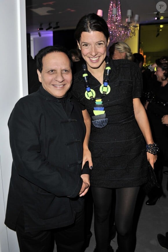 Azzedine Alaïa et Camille Miceli lors du dîner Dior en l'honneur de l'artiste Anselm  Reyle. Paris, le 20 octobre 2011