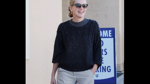 Sharon Stone : Un mini-short à 53 ans, et un joli sourire