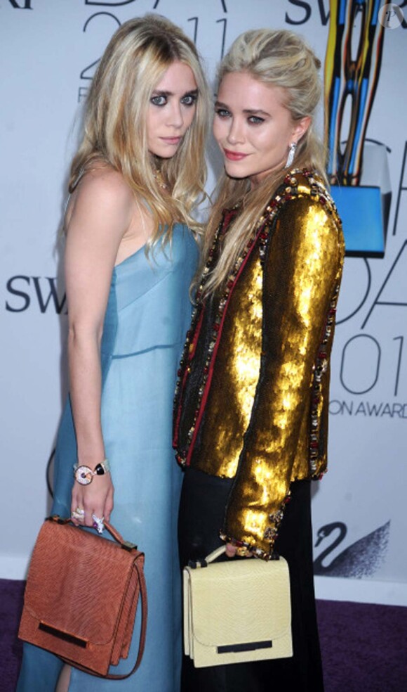 Ashley et Mary-Kate Oslen à New York, le 6 juin 2011.