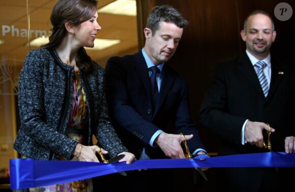 Inauguration des nouveaux bureaux de Leo Pharma, dans le New Jersey, samedi 22 octobre 2011.
La princesse Mary et le prince Frederik de Danemark étaient en visite à New York du 20 au 25 octobre 2011 dans le cadre du centenaire de la Fondation Américano-Scandinave (ASF).