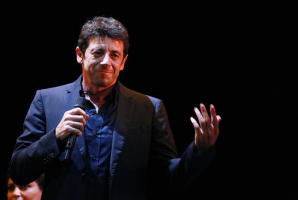 Patrick Bruel, chantant lors de l'avant-première du film La Source des femmes à Paris le 24 octobre 2011