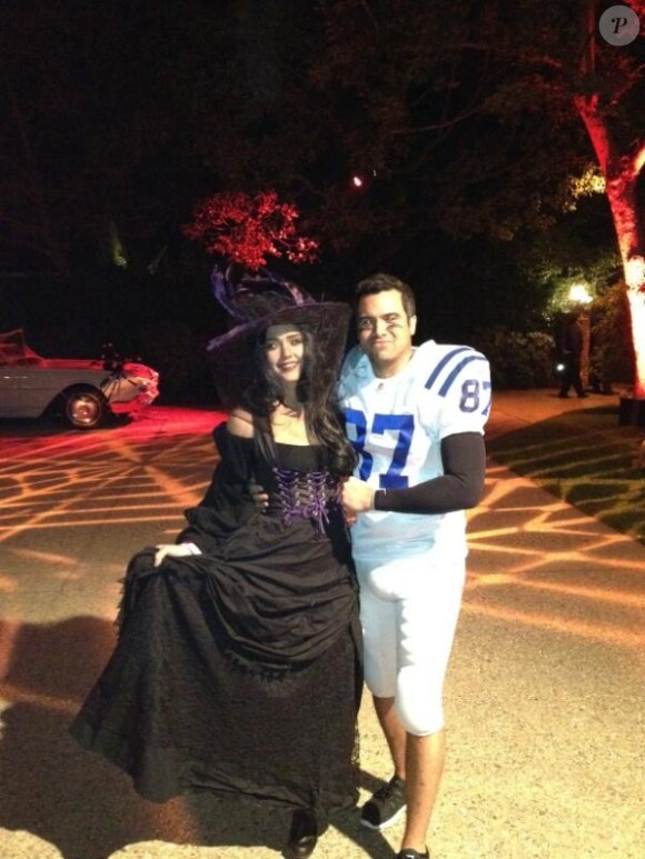 Jessica Alba et Cash Warren le 29 octobre 2011 dans leur déguisement d'Halloween