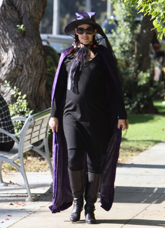 Jennifer Garner, enceinte et déguisée en sorcière pour Halloween, le 31 octobre 2011 en Californie. L'actrice a toujours une âme d'enfant. 