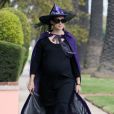 La sympathique Jennifer Garner, enceinte et déguisée en sorcière pour Halloween, le 31 octobre 2011 en Californie