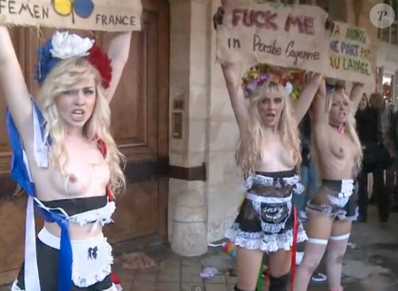 L'association ukrainienne Femen mène une action seins nus devant le domicile de Dominique Strauss-Kahn à Paris, le 31 octobre 2011.