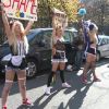 L'association ukrainienne Femen mène une action devant le domicile de Dominique Strauss-Kahn à Paris, le 31 octobre 2011.