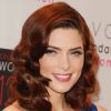L'actrice Ashley, lumineuse dans un look rétro-Hollywood, sur le tapis rouge des Avon Foundation Awards. New York, le 2 novembre 2011.