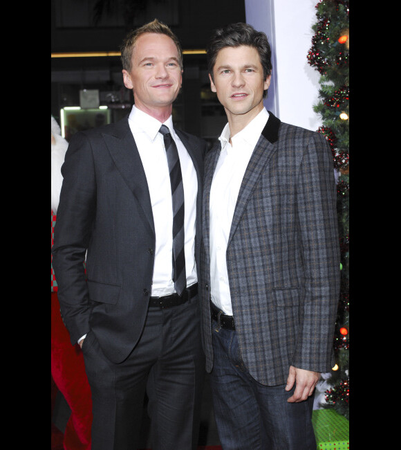 Neil Patrick Harris et son partenaire David Burtka à Los Angeles pour l'avant première de A very Harold et Kumar 3D Christmas, le 2 novembre 2011.