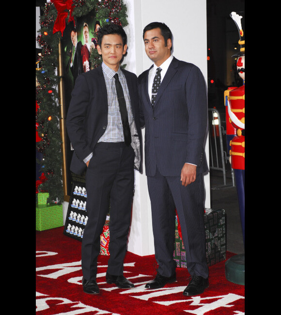 John Cho et Kal Penn à Los Angeles pour l'avant première de A very Harold et Kumar 3D Christmas, le 2 novembre 2011.