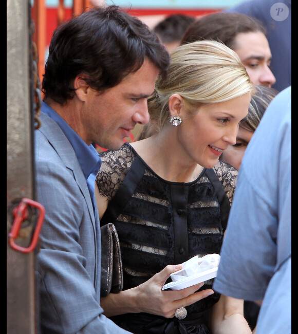 Kelly Rutherford et son "compagnon" à l'écran Matthew Seetle sur le tournage de Gossip Girl, le 1 août 2011 à New York