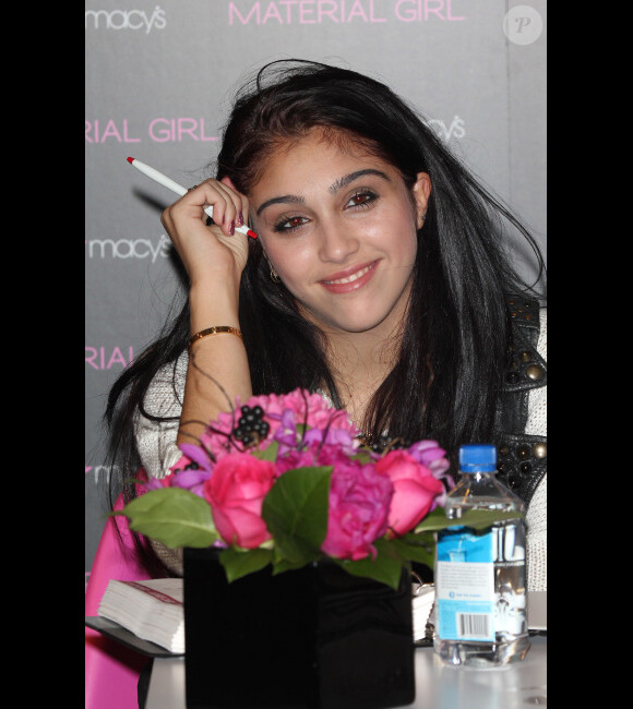 La jolie Lourdes Leon lors du Material Girl "Lucky Stars"  casting au Macy's Herald Square, le 2 novembre 2011 à New York