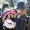 Jessica Alba à l'aéroport de LAX avec sa fille Haven, le 5 novembre 2011