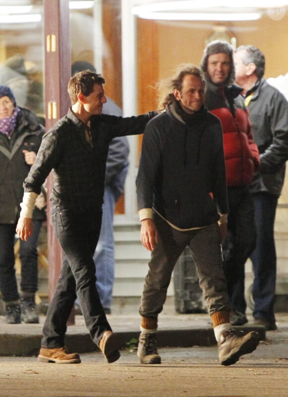 Tom Cruise brave le froid sur le tournage de son film, One Shot, à Pittsburgh, le 30 octobre 2011