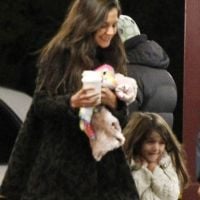 Katie Holmes et son adorable Suri bravent le froid pour Tom Cruise, leur héros