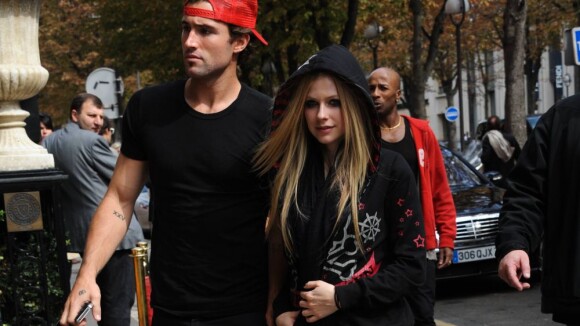 Avril Lavigne : Prise dans une bagarre, elle se fait esquinter avec son chéri