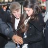 Justin Bieber et Selena Gomez se rendent au magasin Louis Vuitton, à Paris, le mercredi 9 novembre 2011.