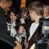 Justin Bieber et Selena Gomez quittent le magasin Louis Vuitton des Champs-Elysées, à Paris, le mercredi 9 novembre 2011.