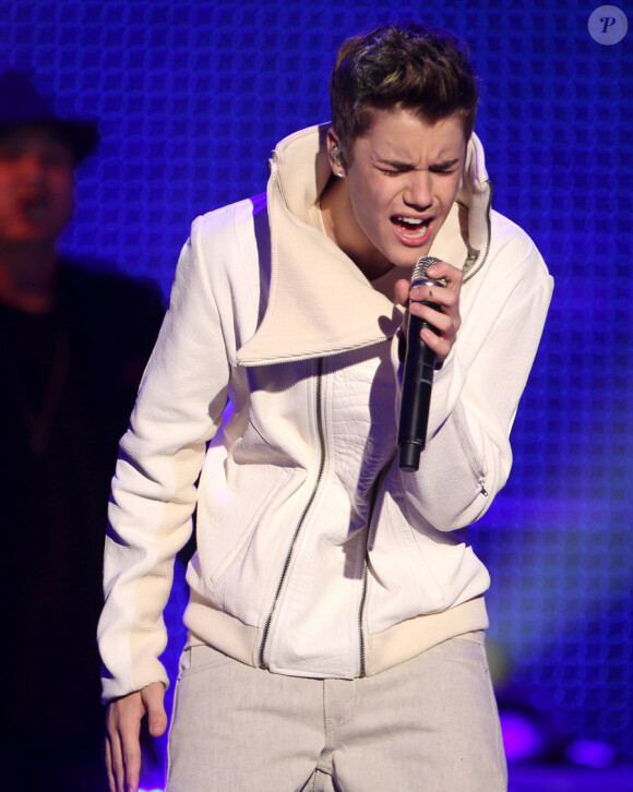 Justin Bieber a performé lors de la cérémonie des Bambi Awards à Wiesbaden, en Allemagne le 10 novembre 2011