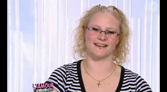 Delphine dans L'amour est aveugle le vendredi 11 novembre 2011 sur TF1