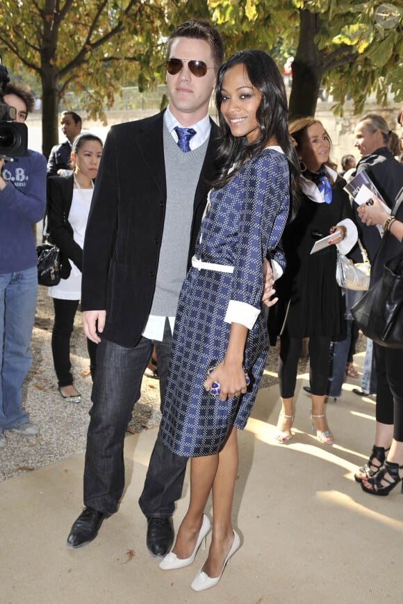 Zoe Saldana et son fiancé Keith Britton, amoureux depuis 2000 (et ici au défilé Dior de la fashion week parisienne en septembre 2008), ont annoncé leur séparation en novembre 2011.