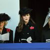 La famille royale britannique honorait le 13 novembre 2011 le traditionnel Dimanche du Souvenir à la gloire des anciens combattants et à la mémoire des disparus, devant le cénotaphe de Whitehall, à Londres.
