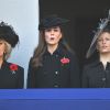 Catherine, duchesse de Cambridge, entre Camilla Parker  Bowles et Sophie de Wessex, au balcon des bureaux des Affaires  Etrangères. La famille royale britannique honorait le 13 novembre 2011 le traditionnel Dimanche du Souvenir à la gloire des anciens combattants et à la mémoire des disparus, devant le cénotaphe de Whitehall, à Londres.