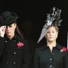 Les royaux et dignitaires britanniques honoraient le 13 novembre 2011, coquelicot à la boutonnière, le  traditionnel Dimanche du Souvenir, devant le cénotaphe de Whitehall, à Londres.