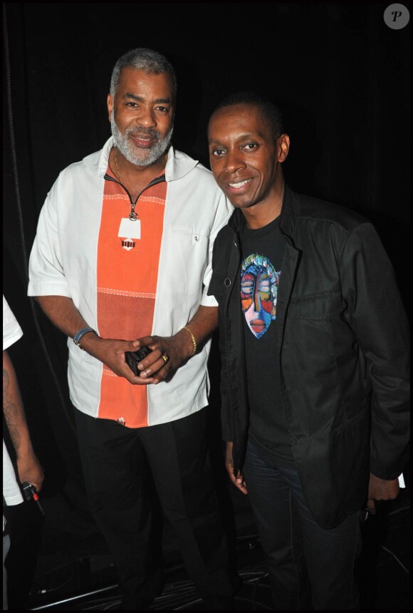 Concert solidarité Outre-Mer, samedi 12 novembre au Bataclan, à Paris. Moise Riner et Claudy Siar.