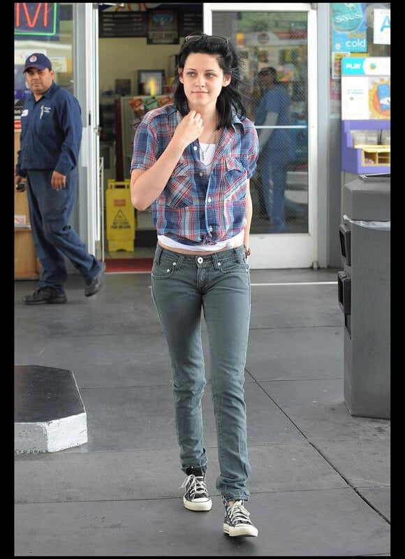 L'actrice Kristen Stewart, ambassadrice de l'imparable duo slim-Converse. Los Angeles, le 15 juin 2009.