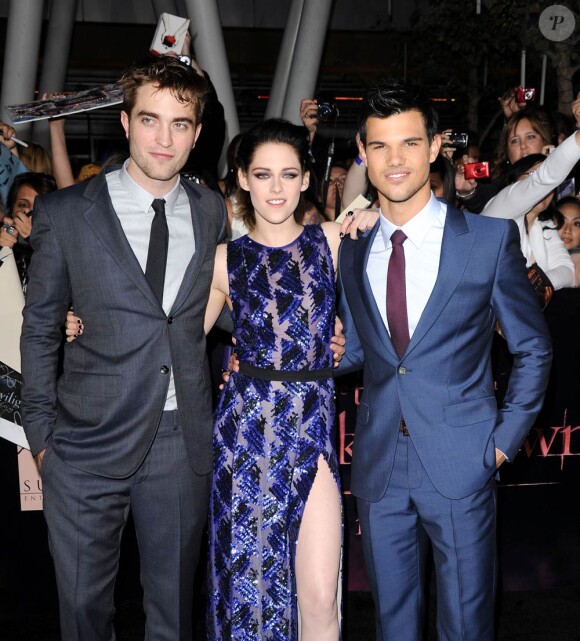 Robert Pattinson, Kristen Stewart et Taylor Lautner lors de la présentation de Twilight - Chapitre : Révélation 1ère partie, à Los Angeles. Le 14 novembre 2011