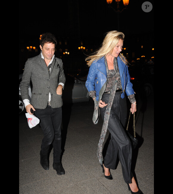 Kate Moss et Jamie Hince à Paris lors de leur virée shopping parisienne le 14 novembre à Paris