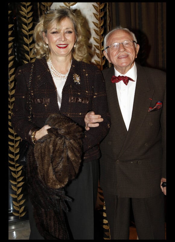 Docteur Michel Klein et son épouse lors du dîner des stars au Fouquet's à Paris, organisé par le Dr Pierre Huth, au profit du dépistage du cancer à l'Institut Fournier le 14 novembre 2011 