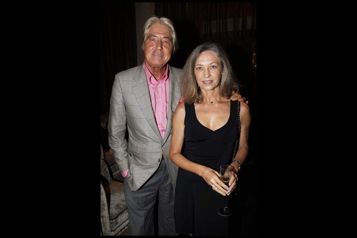Photo : Maître Pierre Cornette de Saint Cyr et sa femme lors du dîner