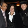 Docteur Pierre Huth, Anton Molnar et son épouse lors du dîner des stars au Fouquet's à Paris, organisé par le Dr Pierre Huth, au profit du dépistage du cancer à l'Institut Fournier le 14 novembre 2011 