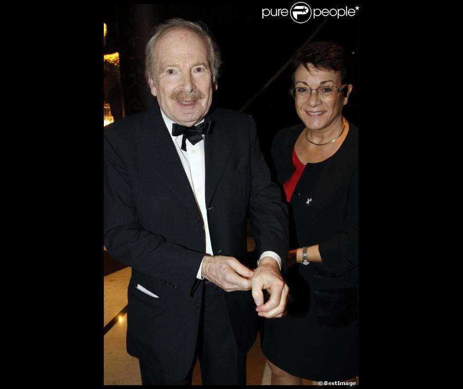Popeck Et Sa Femme Lors Du Diner Des Stars Au Fouquet S A Paris Organise Par Le Dr Pierre Huth Au Profit Du Depistage Du Cancer A L Institut Fournier Le 14 No