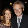 Nelson Monfort et son épouse lors du dîner des stars au Fouquet's à Paris, organisé par le Dr Pierre Huth, au profit du dépistage du cancer à l'Institut Fournier le 14 novembre 2011 