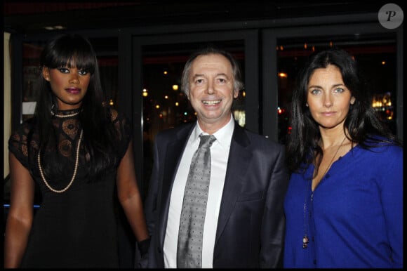 Philippe Chevalier, une amie et Cristiana Reali lors du dîner des stars au Fouquet's à Paris, organisé par le Dr Pierre Huth, au profit du dépistage du cancer à l'Institut Fournier le 14 novembre 2011 
