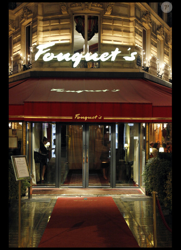 Le dîner des stars au Fouquet's à Paris, organisé par le Dr Pierre Huth, au profit du dépistage du cancer à l'Institut Fournier le 14 novembre 2011 