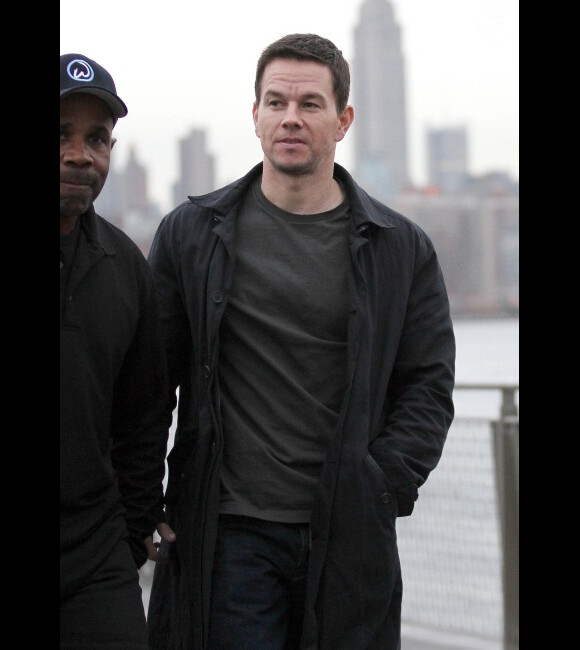 Mark Wahlberg tourne Broken City à New York le 15 novembre 2011.