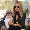 Rachel Zoe et son fils Skyler à Beverly Hills, le 16 novembre 2011.