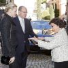 La princesse Charlene de Monaco accompagnait son mari le prince Albert, le 17 novembre 2011, pour la traditionnelle distribution de sacs alimentaires dans les locaux de la Croix Rouge monégasque.