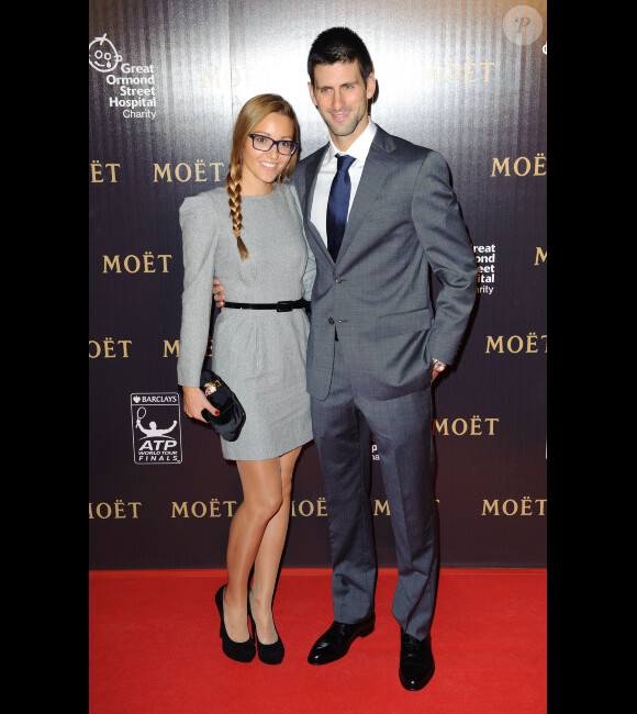 Novak Djokovic et sa compagne Jelena Ristic le 17 novembre 2011 à Londres